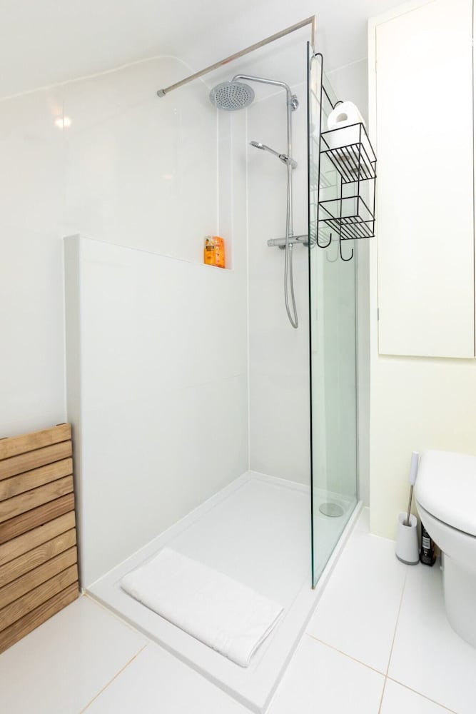 Фото Stylish and Modern 1 Bedroom Flat in Whitechapel