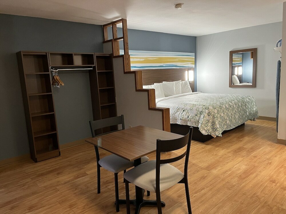 Фото HomeTowne Studios by Red Roof Amarillo West