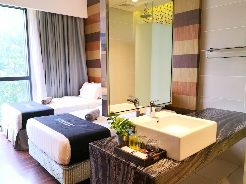 Фото D'majestic Place by Homes Asian 3