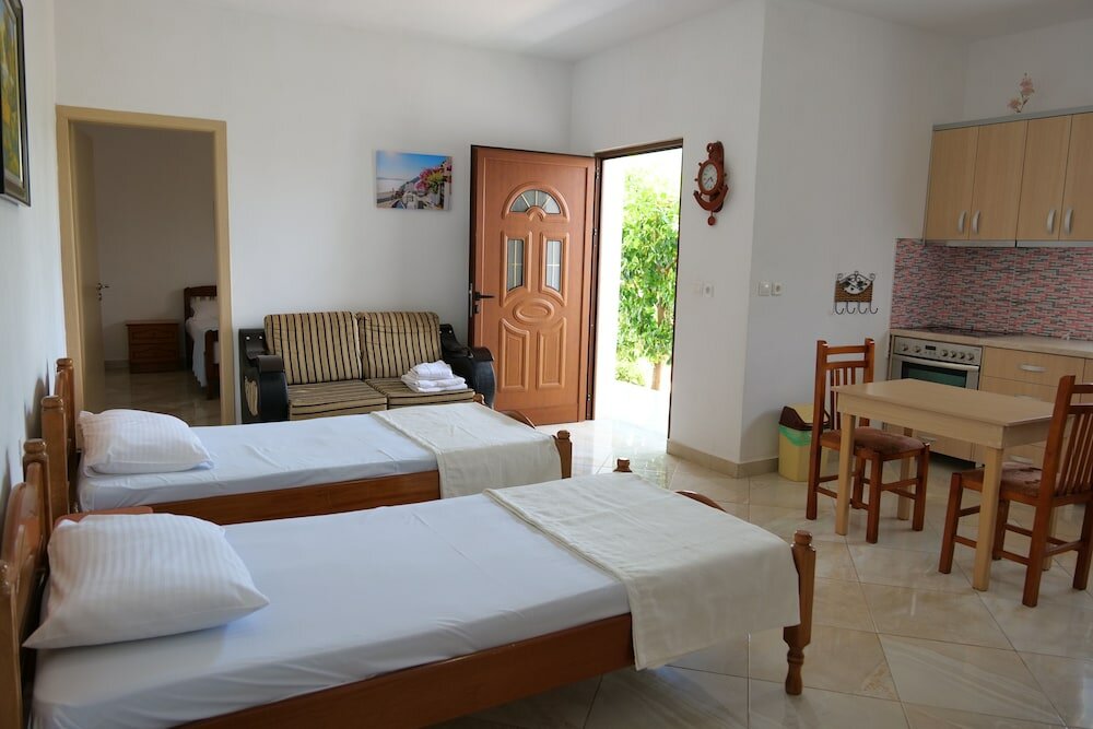 Фото Pellumb Apartments