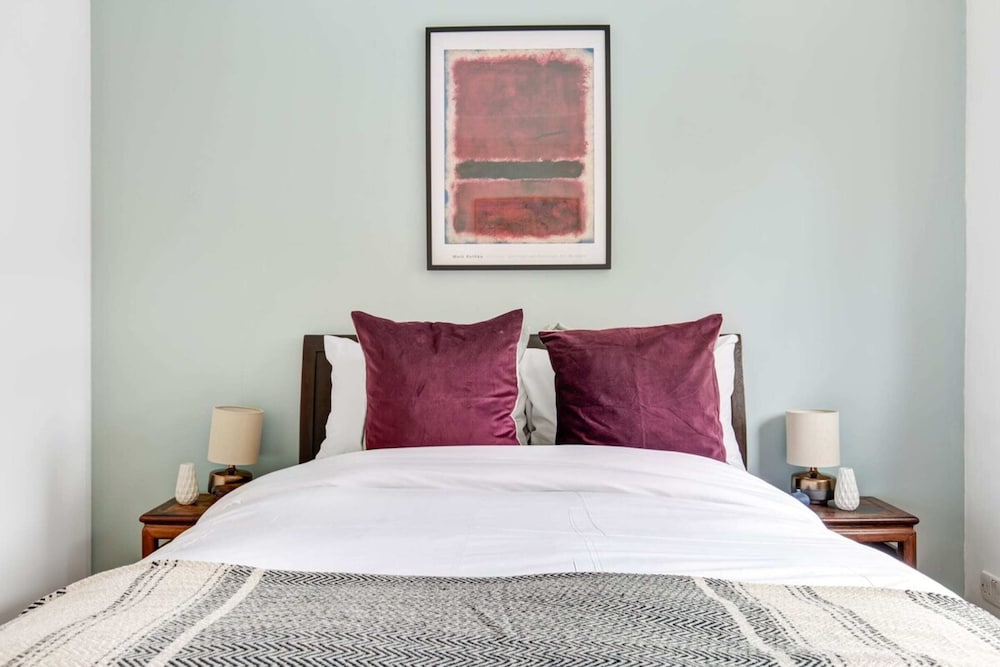 Фото Modern Notting Hill 2 Bedroom Near Royal Oak Tube