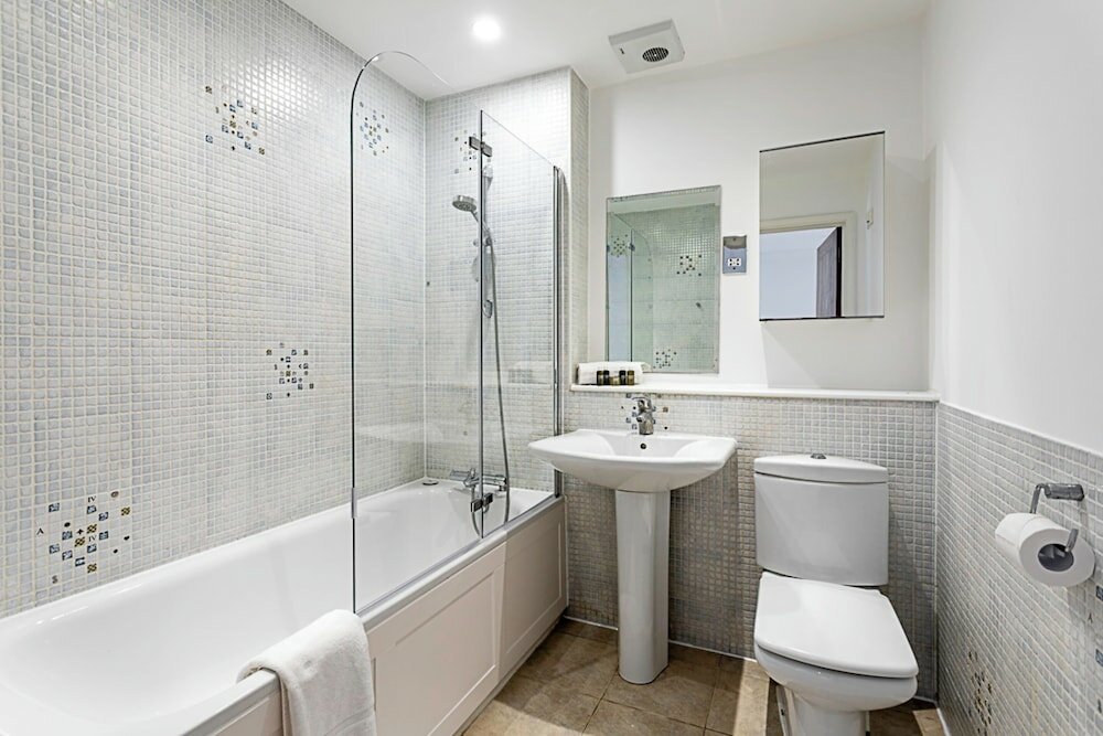 Фото Light and Airy Upside Down House in Boho Hackney