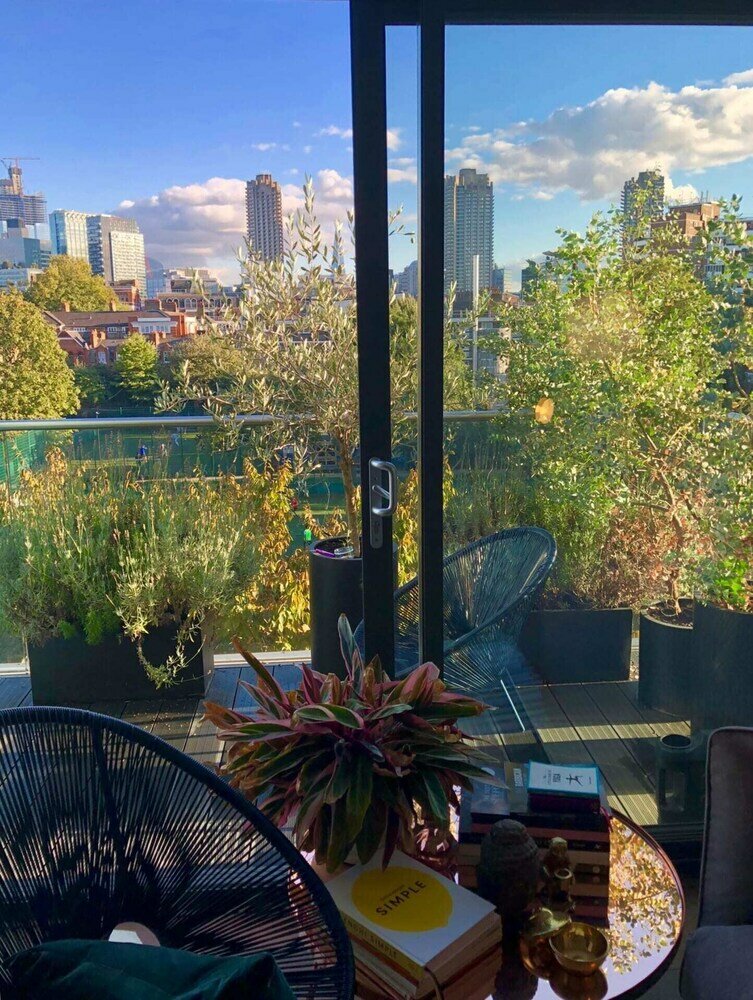 Фото Contemporary 1 Bedroom Flat With Stunning London View