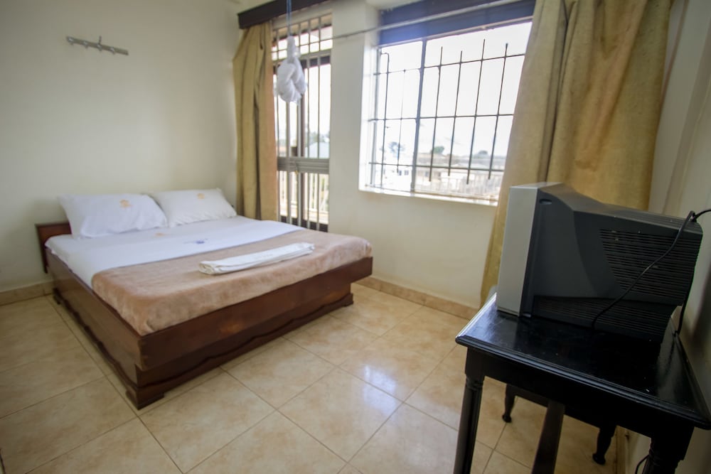 Фото Mwana Highway Hotel Iganga