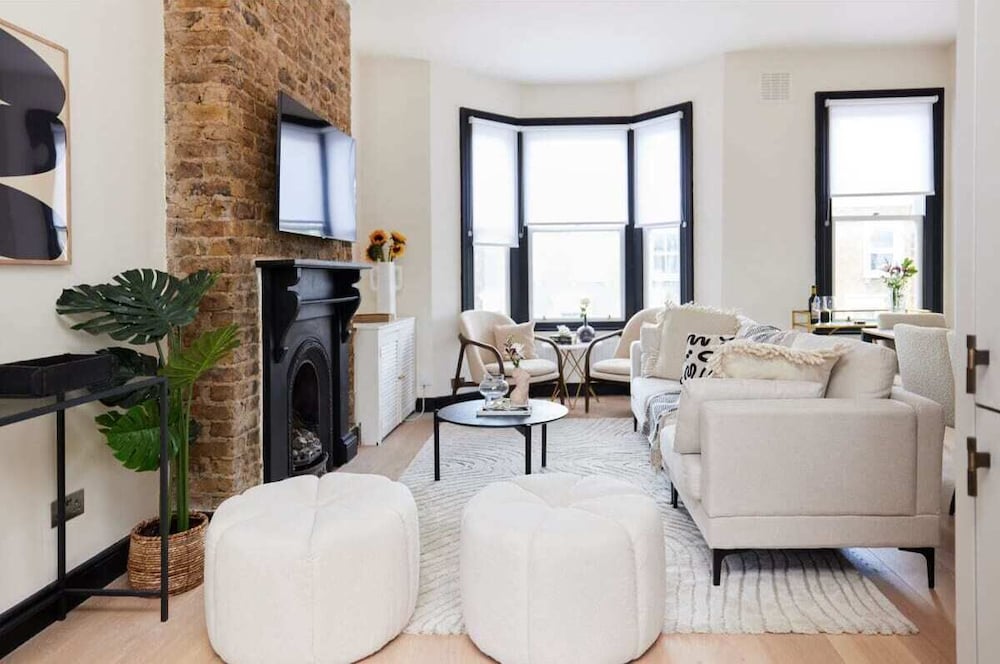 Фото The Battersea Crib - Dazzling 3bdr Flat With Garden
