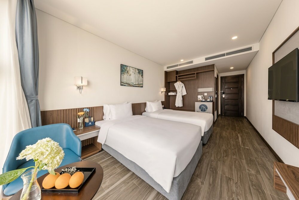 Фото Mangata Beachfront Hotel