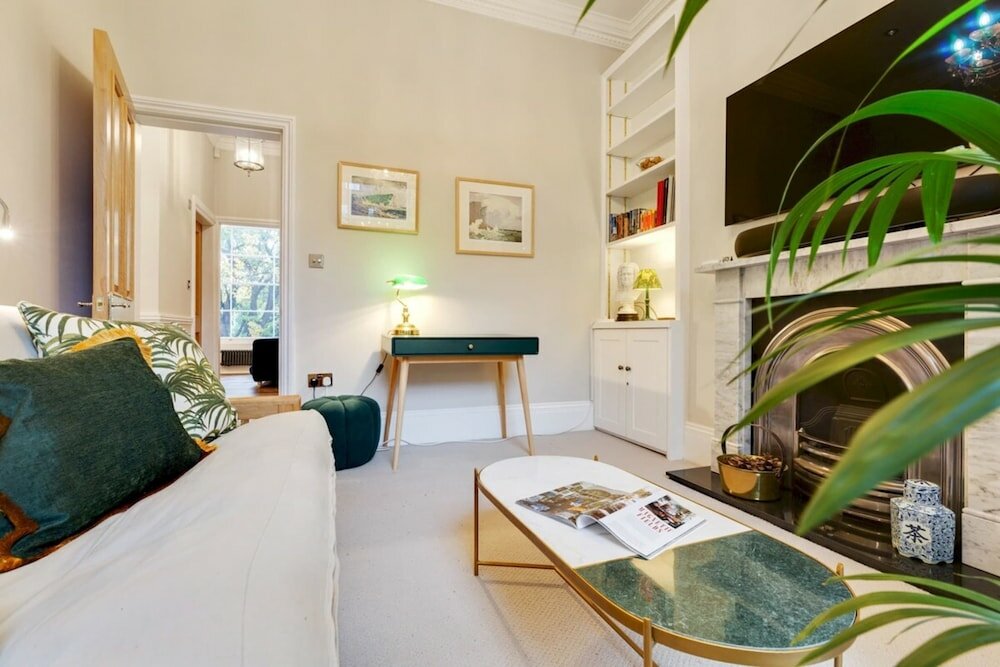 Фото Bright Camberwell Georgian Apartment