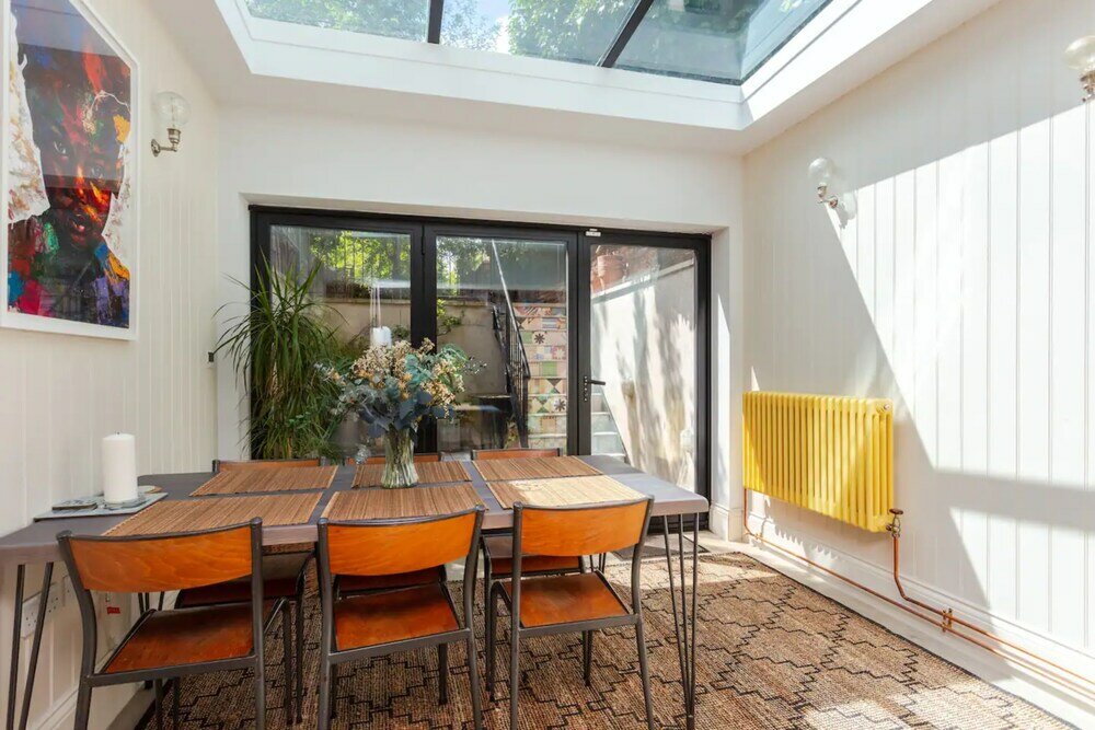 Фото Stunning 2 Bedroom House in Peaceful London Fields