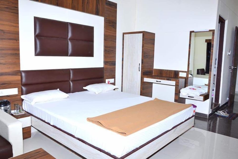 Фото The New Holiday Inn