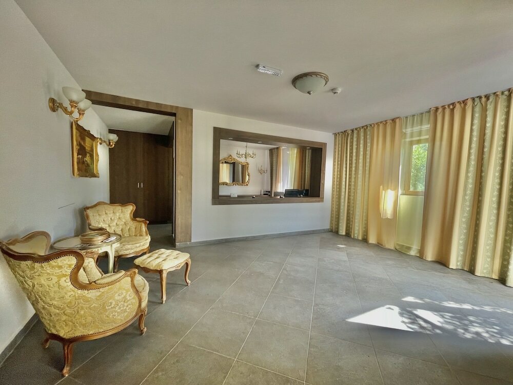 Фото Hotel Opera Jaz