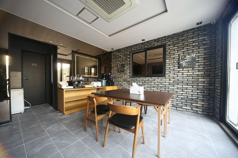 Фото Brown Dot Hotel Beomil