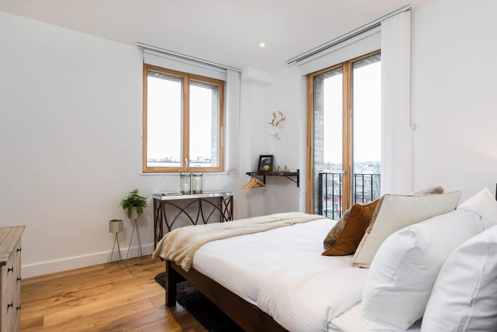 Фото Modern and Designed 2 Bedroom Apartment With Terrace Notting Hill