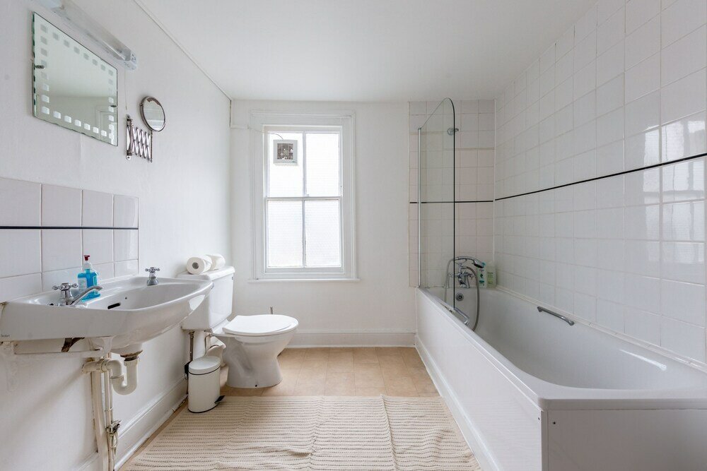 Фото Spacious 3 Bedroom House With Garden - Hammersmith