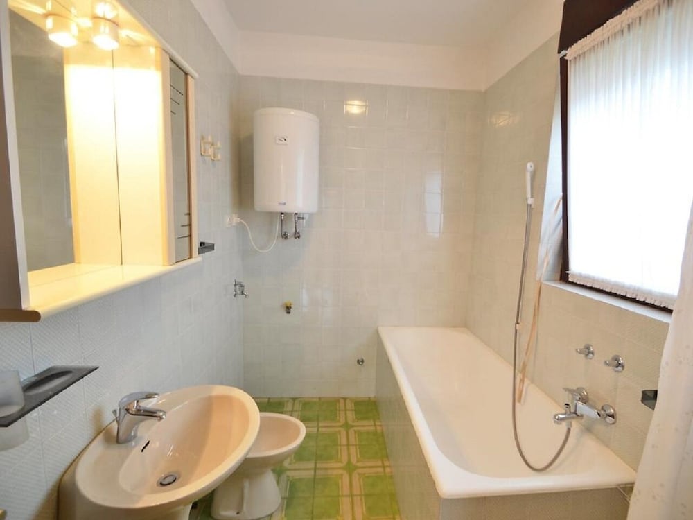 Фото Ruža - Comfortable 2 Bedrooms Apartment - A1