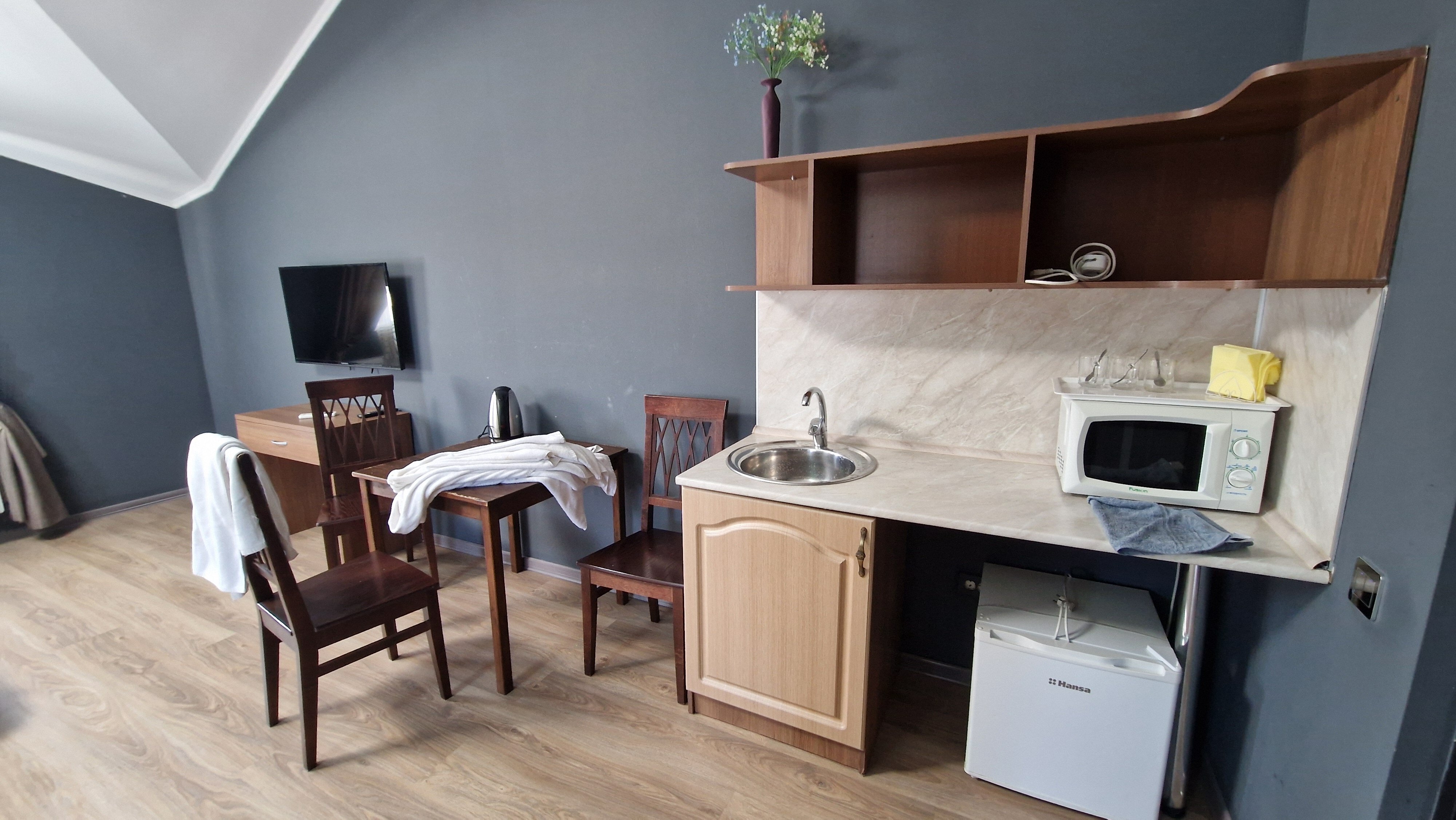 Фото Small Hotel