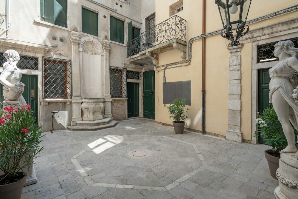 Фото Venice Palace Tintoretto