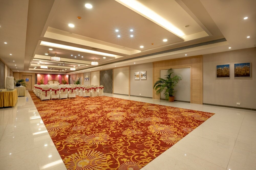 Фото Hotel Express Inn