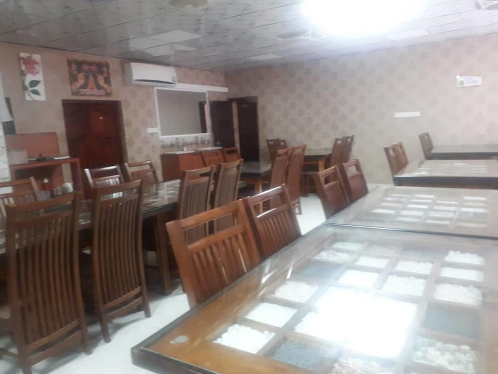 Фото Hotel Chathuna