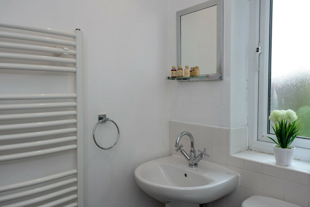 Фото Lakeside view - Manchester townhouse