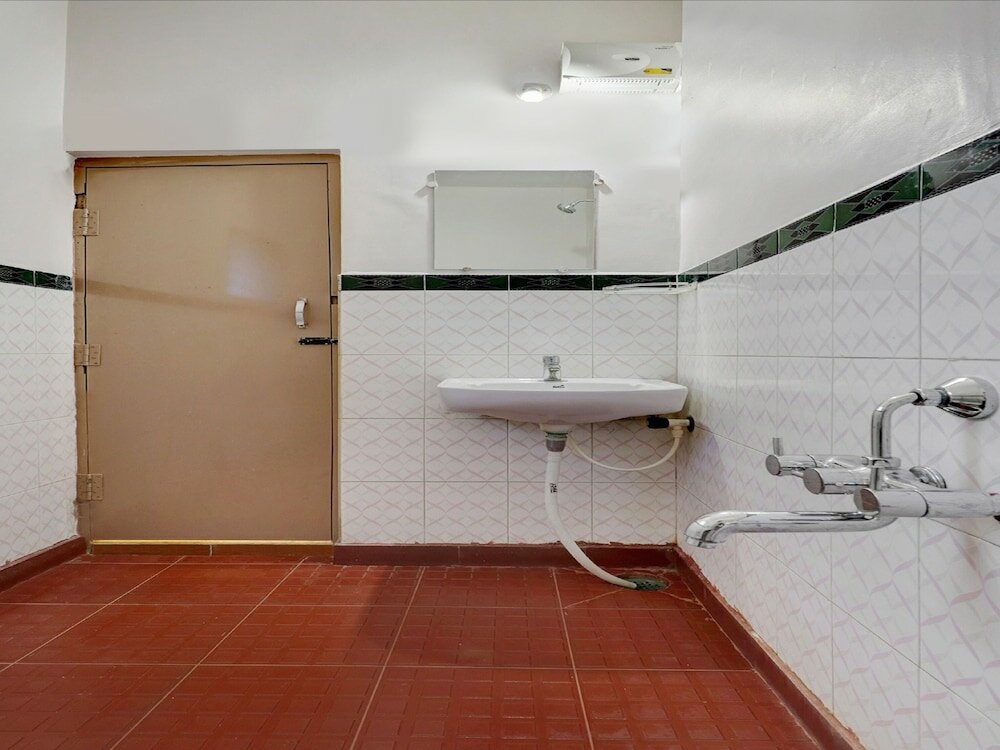 Фото Spot On 45551 Surya Lodge