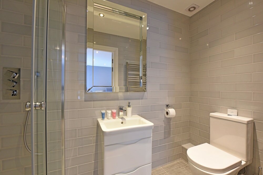 Фото The Glasshouse Apartments