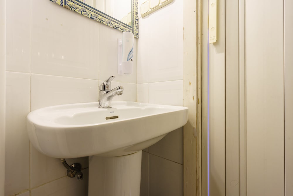 Фото Oyo Hostal Austria