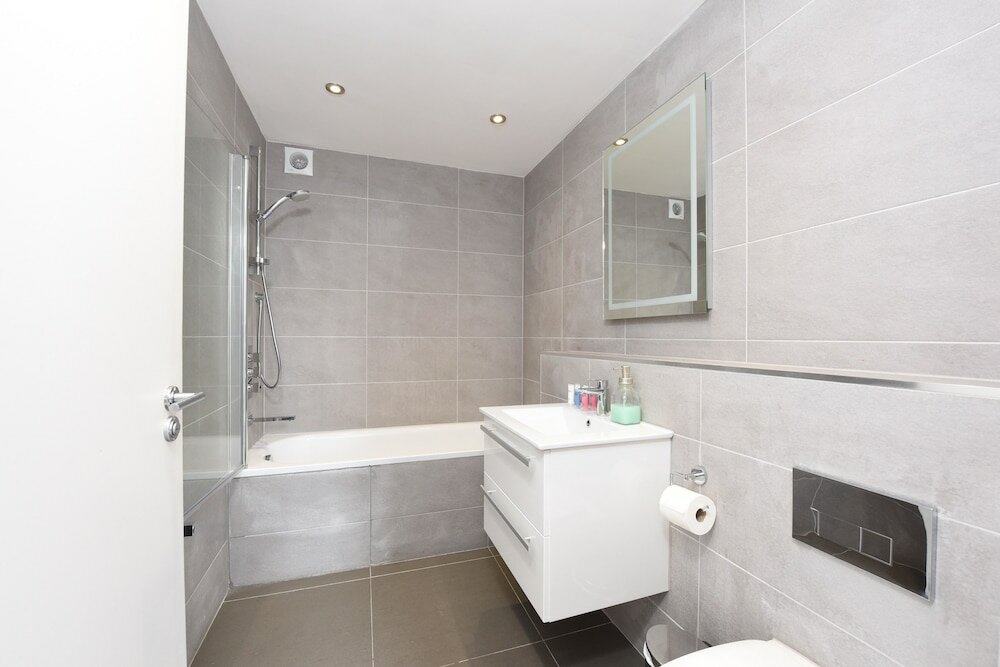 Фото The Glasshouse Apartments