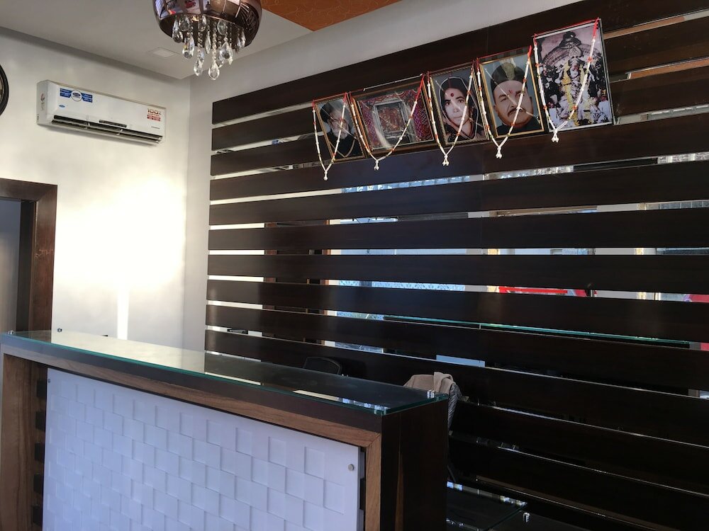 Фото Hotel Ratan Royal Inn