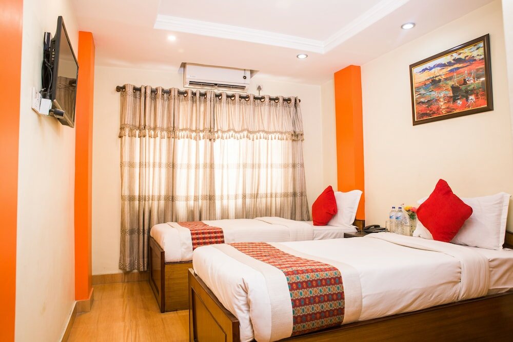 Фото Hotel Four Eyes