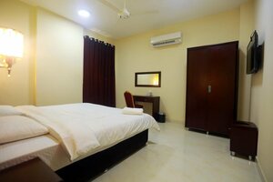 Al Dhiyafa Palace Hotel Apartments (Muscat Governorate, Al Seeb Wilayat, Al Mabaila Al Janubiyya, Al Nuzha Street, 244B), hotel