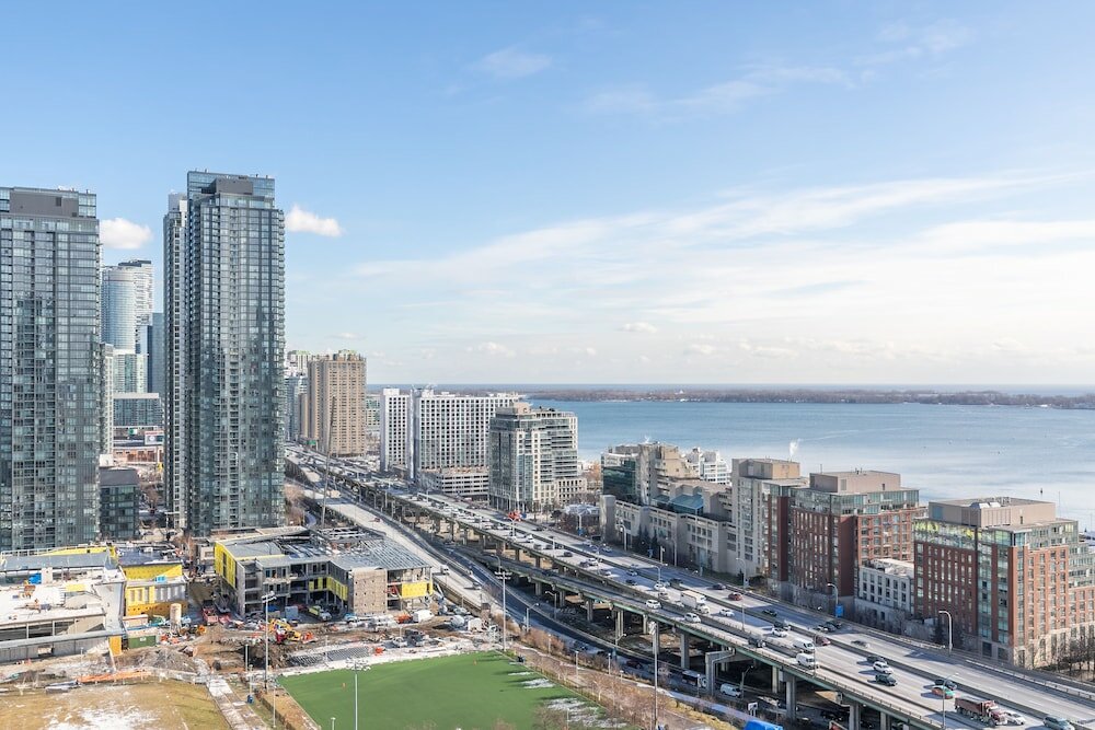 Фото Simply Comfort Stunning Downtown Condos