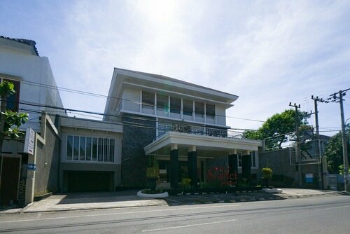 Гостиница RedDoorz Plus near Universitas Negeri Makassar 2 в Макасаре