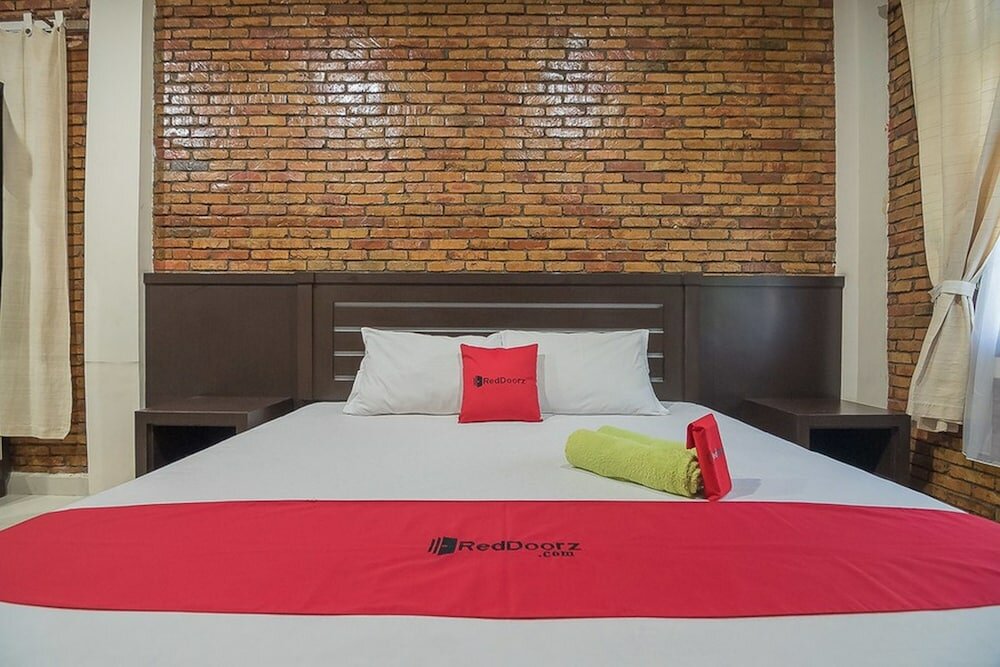 Фото RedDoorz Plus near Cambridge City Square 2