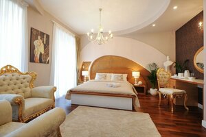 Гостиница Silver & Gold Luxury Rooms
