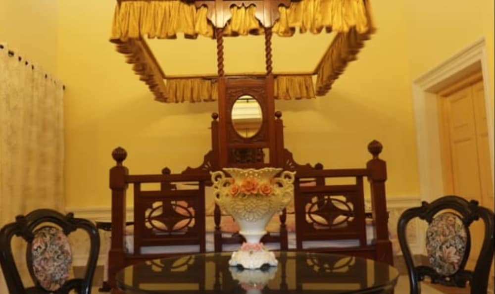 Фото Cossimbazar Palace of the Roys Rajbari