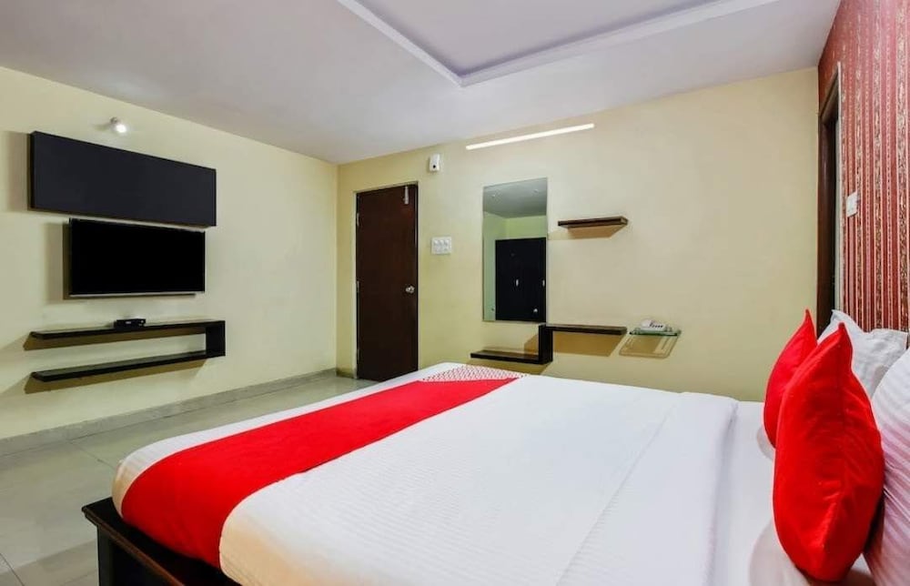 Фото Hotel Maruthi Residency Inn