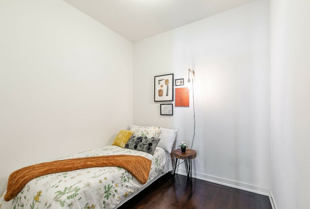 Фото Skytrees Condos at Union Station