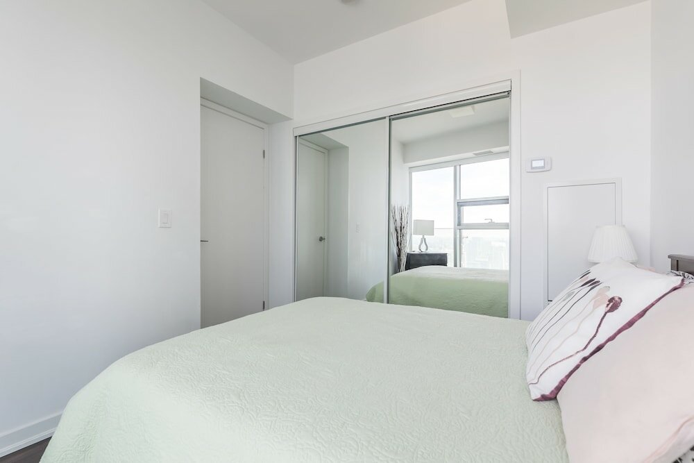 Фото Skytrees Condos at Union Station