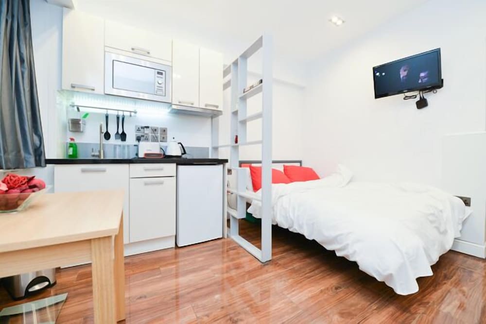 Фото The Dome Hyde Park