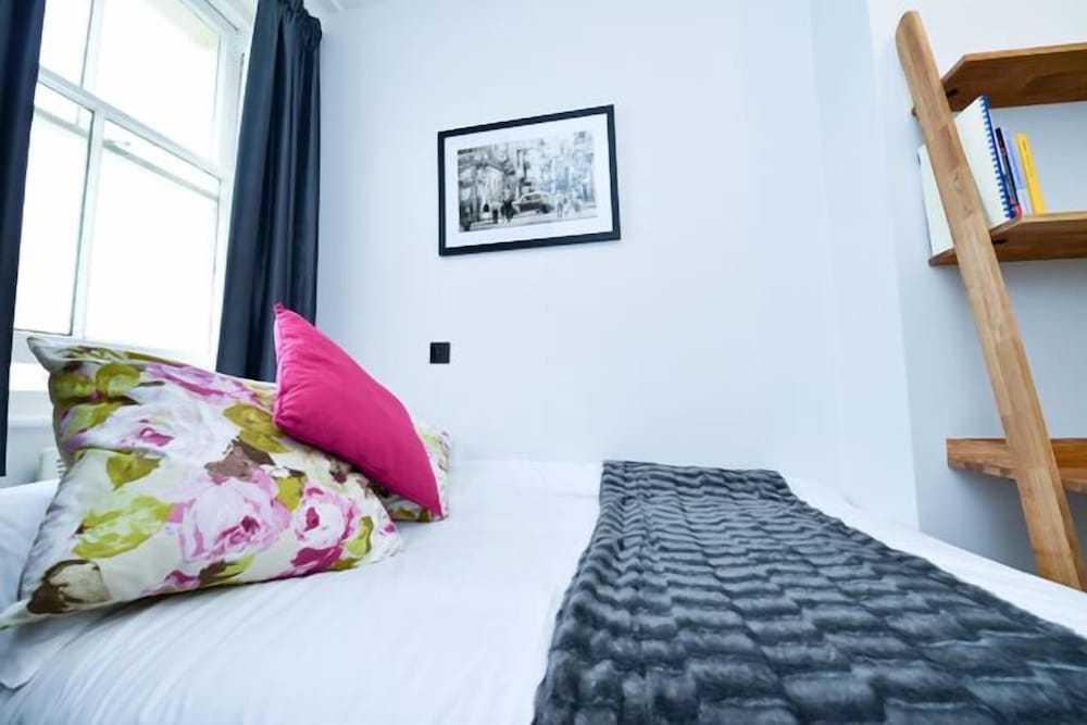 Фото The Dome Hyde Park