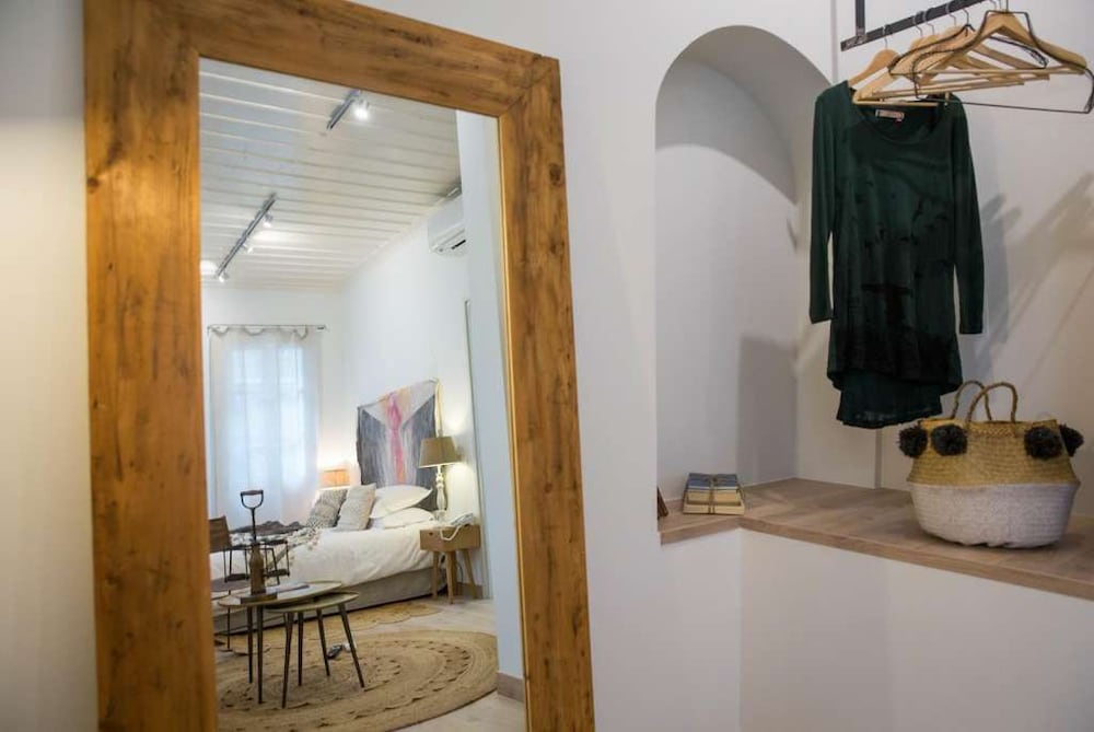 Фото Amymone Suites