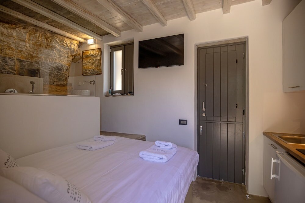 Фото Living Theros Luxury Suites