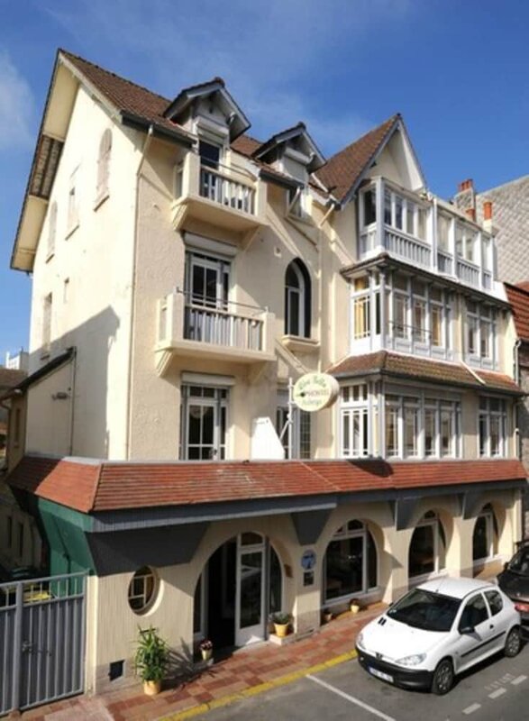 Хостел Auberge Riva Bella - Hostel в Ле-Туке-Пари-Плаж