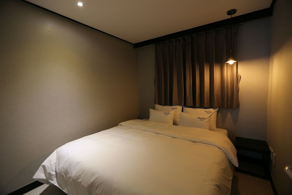 Фото Gupo Station Almond Hotel