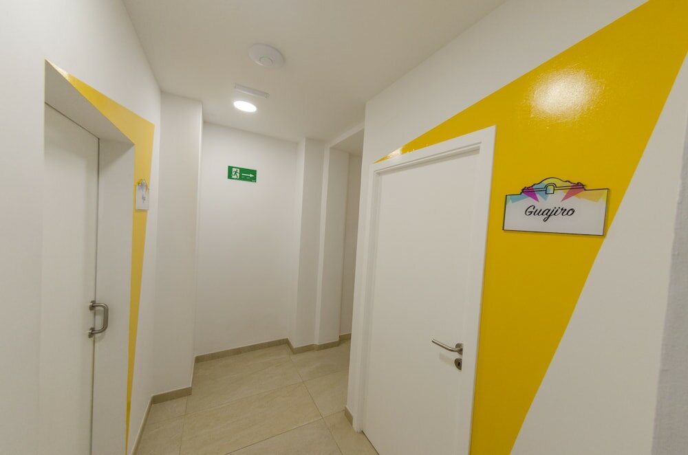 Фото La Fabrica Urban Hostel