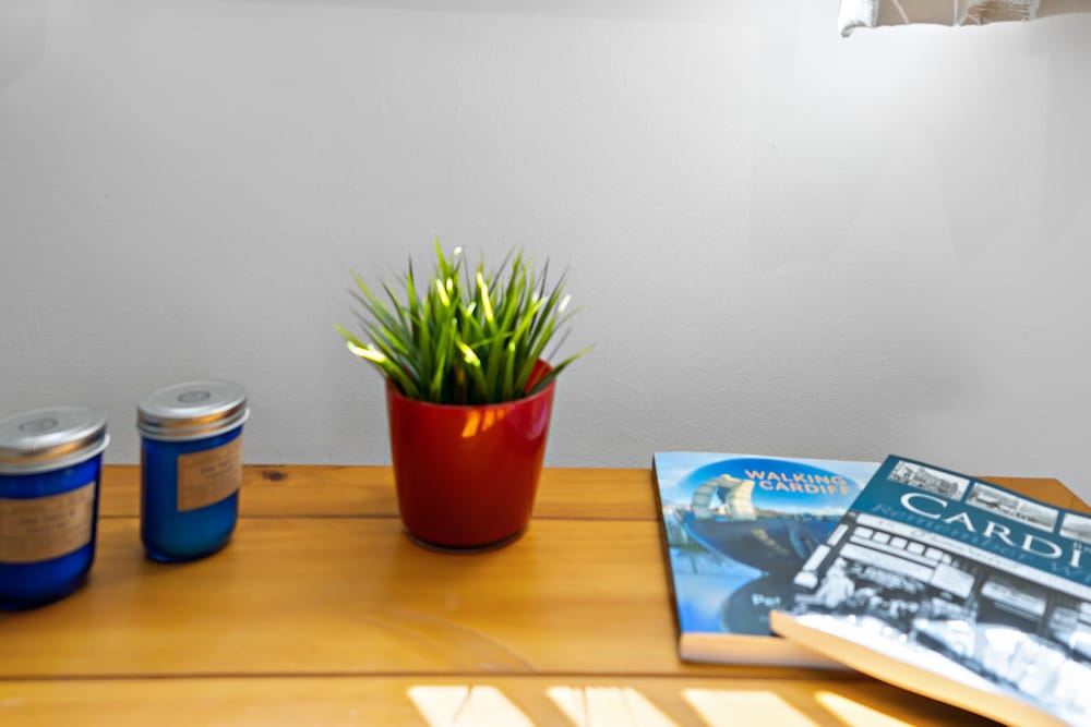 Фото Stay In Cardiff Canton St. John's Court Apartment