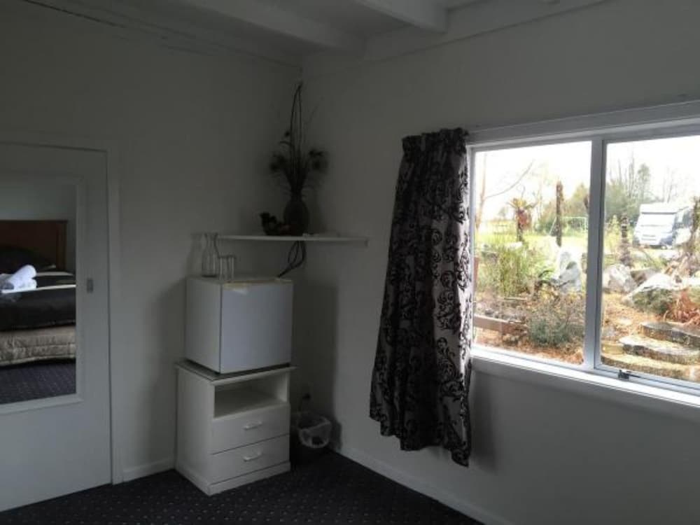 Фото Kokatahi Valley Country Inn