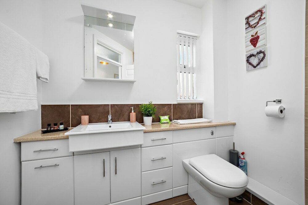 Фото Stay In Cardiff Canton St. John's Court Apartment