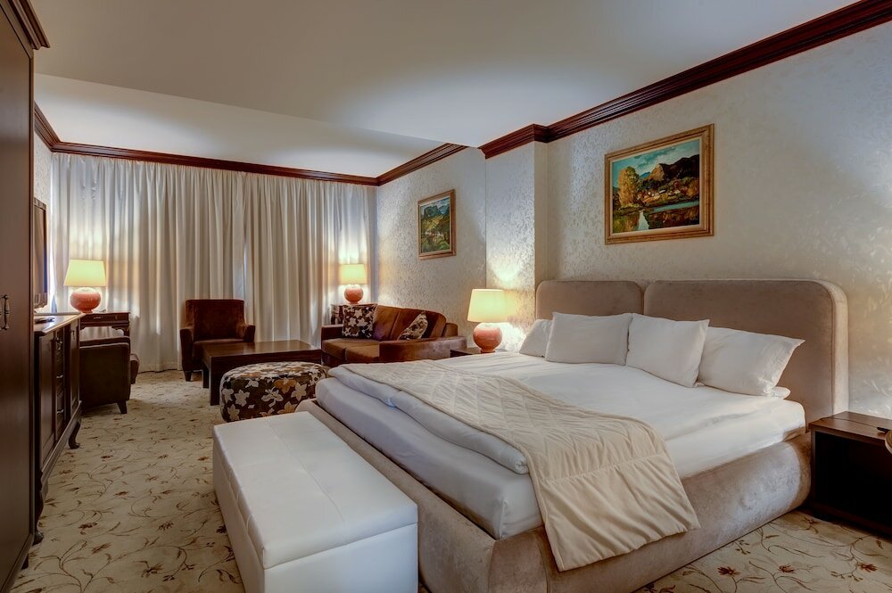 Фото Shiroka Laka Hotel