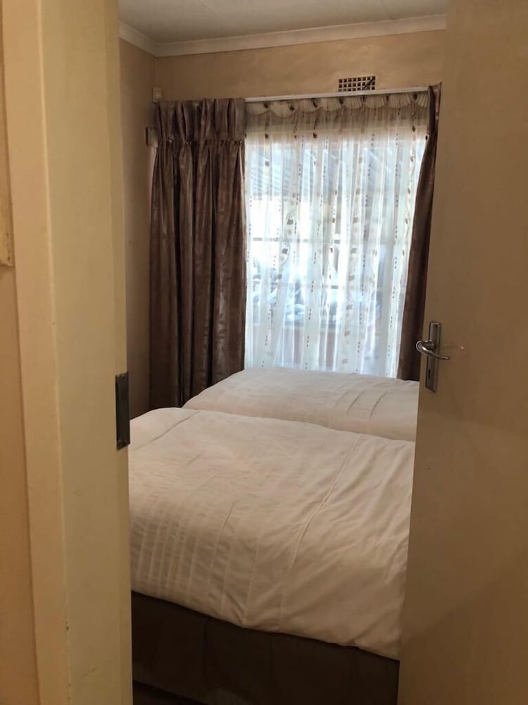 Фото Khuvena Guest House